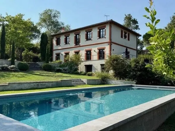 VIGOULET AUZIL, Maison rénovée avec piscine.
