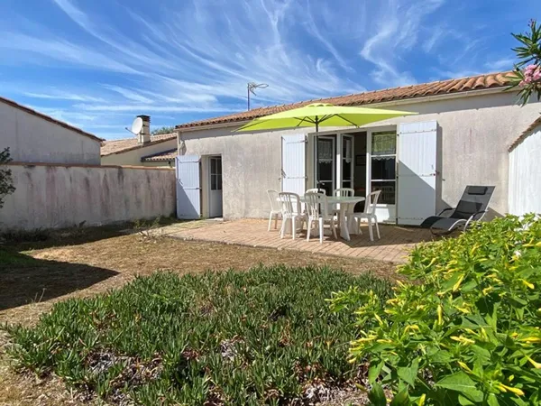 17740 Sainte Marie De Re - Petite maison avec de beaux potentiels ? Jardin plein sud