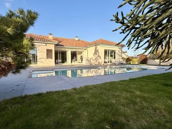 Maison d'architecte de plain-pied à Bellefond