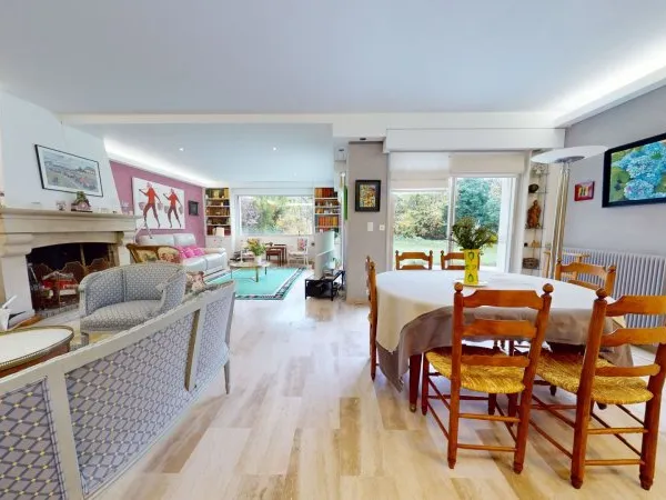 TINQUEUX - MAISON A VENDRE 6 CHAMBRES, 1 BUREAU, JARDIN, GARAGES