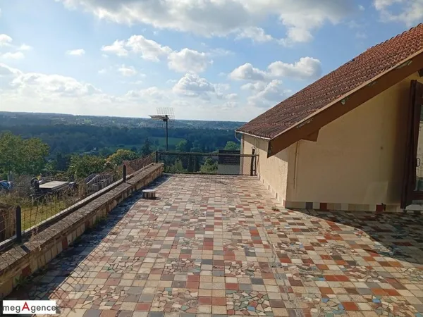 Maison 2 chambres + F1 indépendant, garage, cave, jardin.