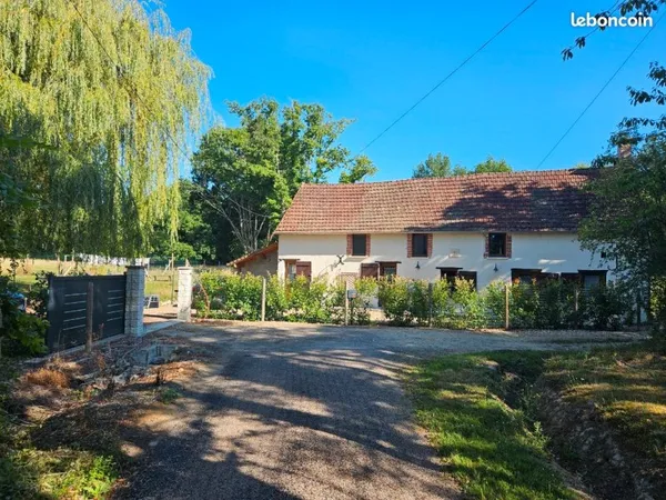 Longere 150 m2 sur 4ha environ