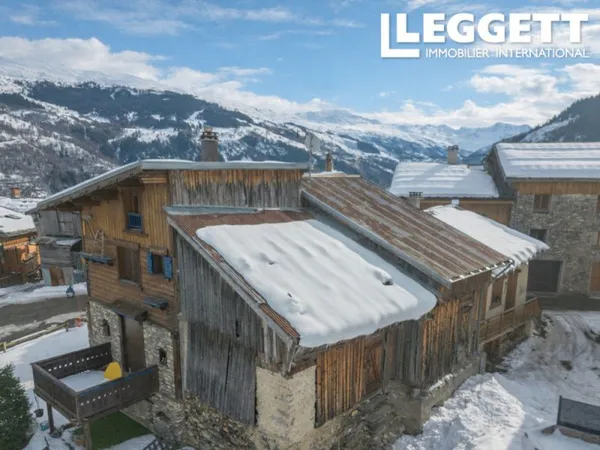 Deux belles granges de caractère avec vues panoramiques et terrain à vendre à La Flachère, Trois Val