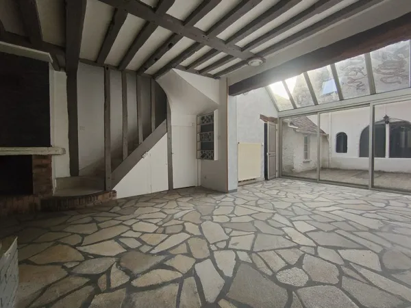 PLEIN CENTRE VILLE, MAISON ANCIENNE DE CARACTERE DE 140 M2 HAB AVEC JARDIN A DEUX PAS DE LA PLACE DU