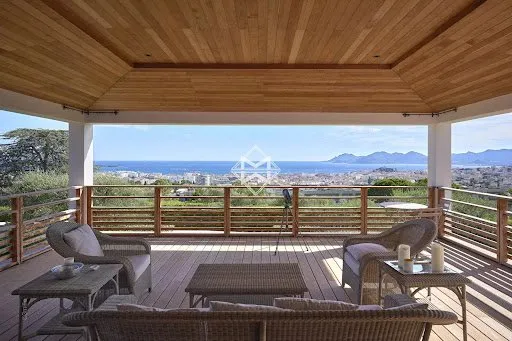 Maison 8 pièces 550 m²