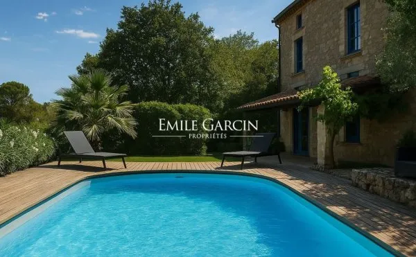 A louer Mas mitoyen 4 chambres piscine proche du centre d'Uzès