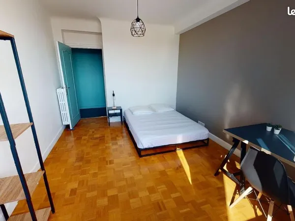 Chambre 5 pièces 101 m²
