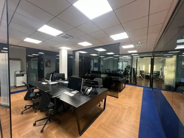 Local d'activité 1324 m²