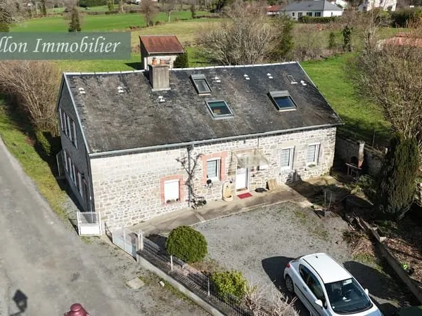 Maison en pierres avec deux habitations, l'une entièrement r