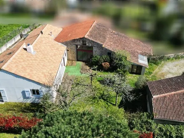 Maison de charme avec fort potentiel 145 m² plus annexe de 120 m² quartier Saint André d'Ornay
