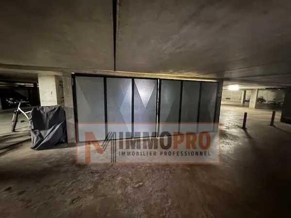 Grand box fermé en sous-sol Villeneuve-Loubet Plage 24 m2