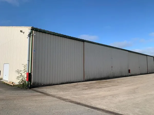 A LOUER sur la commune de MERVENT - Box 60m²