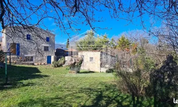 Mas 8 pièces 240 m²