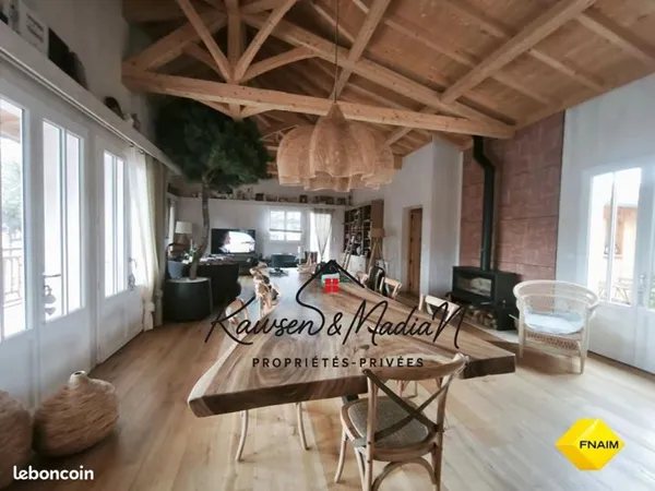 Maison 7 pièces 240 m²