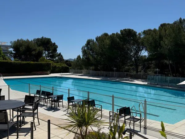 Marseille - T3 de 130 m² + 50 m2 terrasses + garage