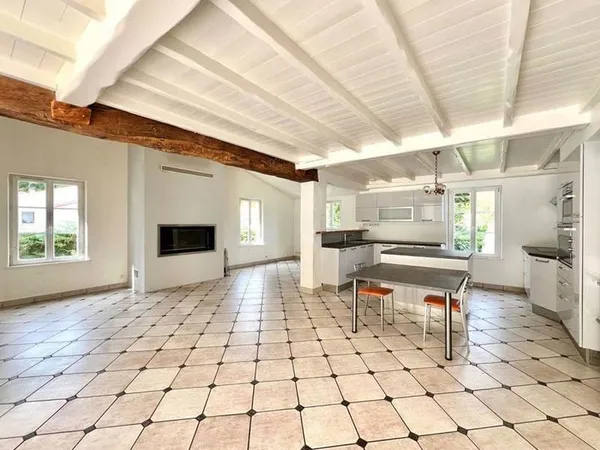 Breuillet - Maison Familiale Avec Piscine Et Grand Sous Sol