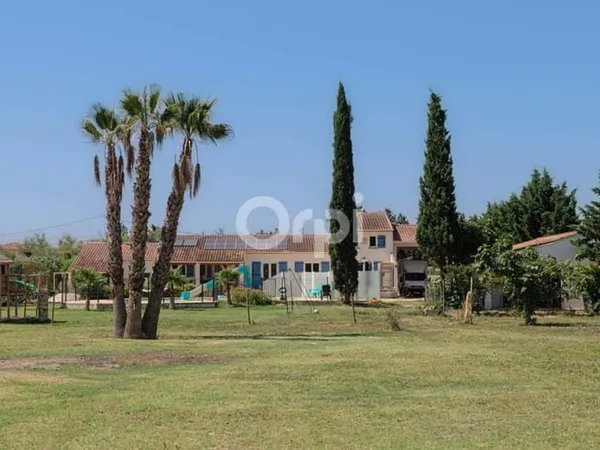 Maison de 200m2 , 4 chambres , sur une parcelle de 4500m2, piscine, dépendance