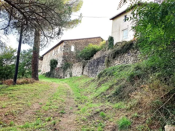 Ancien domaine de 650M² à réhabiliter avec 4 hectares de terrain, LALEVADE D'ARDÈCHE (07)