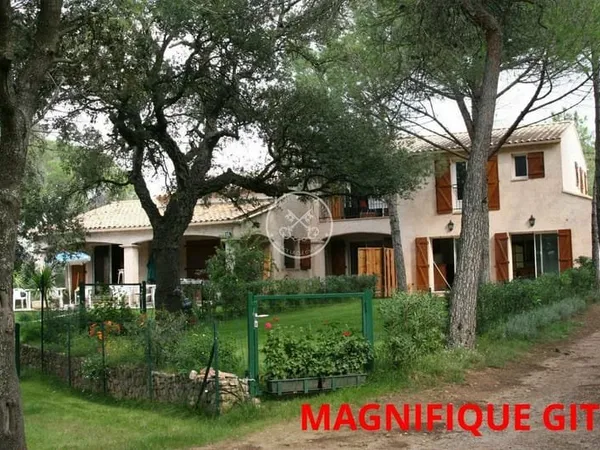 Gîte à vendre - Grande propriété provençale à 15 minutes des plages