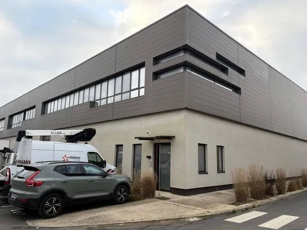 Local d'activité 451 m²