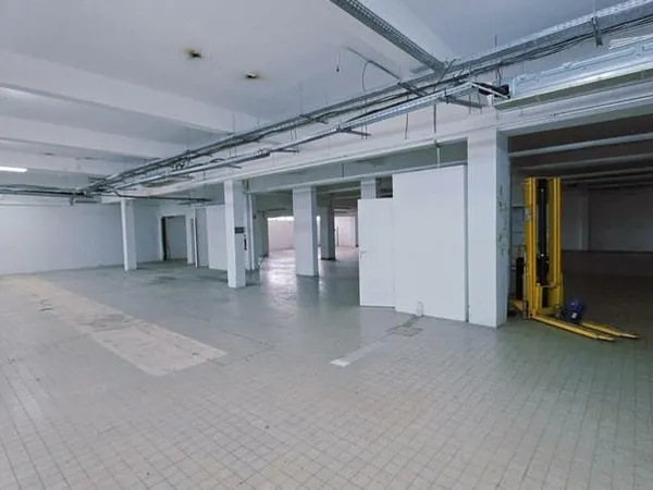 LOCAL COMMERCIAL 520 M² A LOUER/ LE PORT