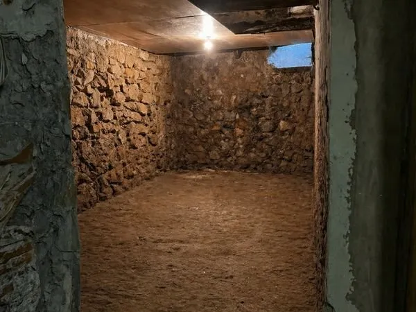 Cave à louer 20m2 - saine et propre- Accès sécurisée par copropriété