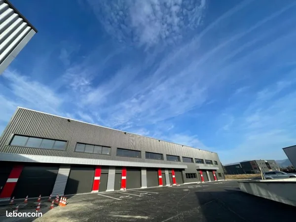 Local 137 m² Voiron