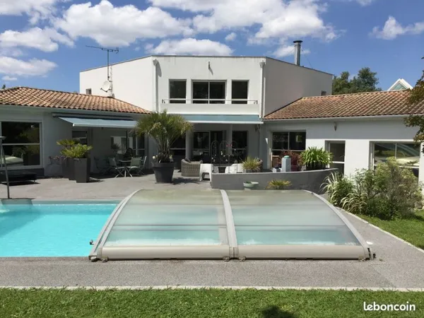 Maison d'architecte 275 m² - 6 chambres - piscine - terrain 2 000 m² - sans vis-à-vis