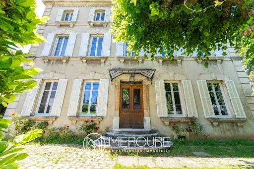 Maison 11 pièces 330 m²