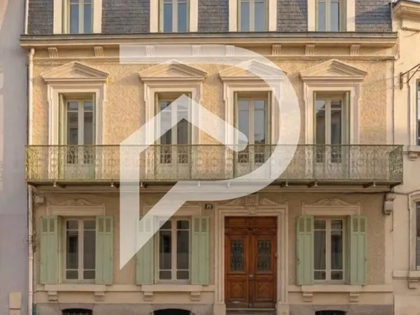 Maison 10 pièces 226 m²