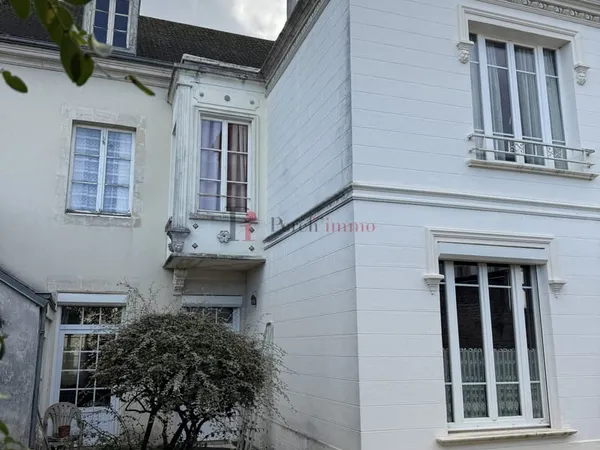 AU PIED DU CENTRE VILLE DE MAMERS GRANDE MAISON AVEC JARDIN