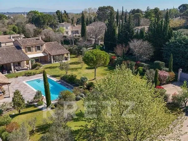 Maison 5 pièces 260 m²
