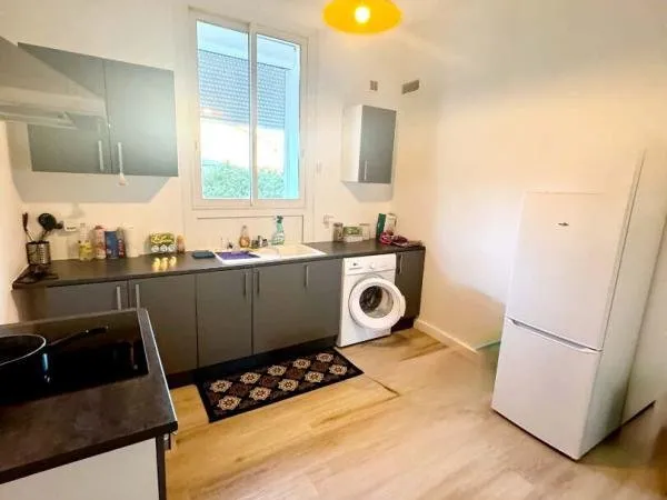 Appartement Istres 2 pièce(s) Avec Terrasse et Beau JARDIN