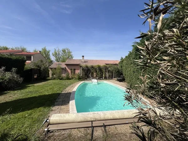 Maison de Plain Pied T6 avec piscine sur terrain de 350m2