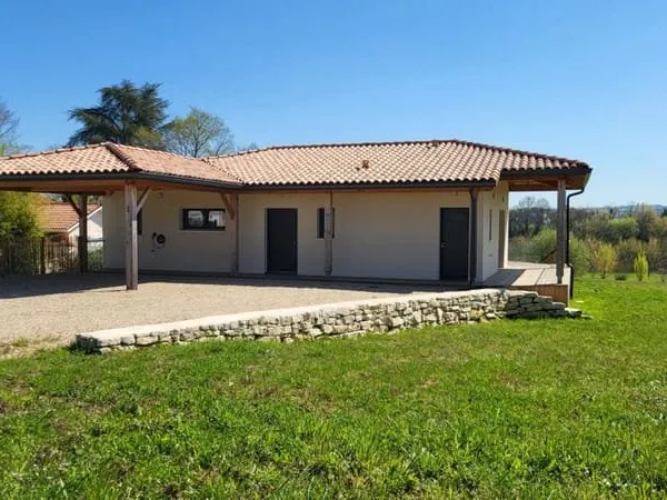 Maison contemporaine Prigonrieux près Bergerac 167 m2 sur parcelle de 5138 m² au calme
