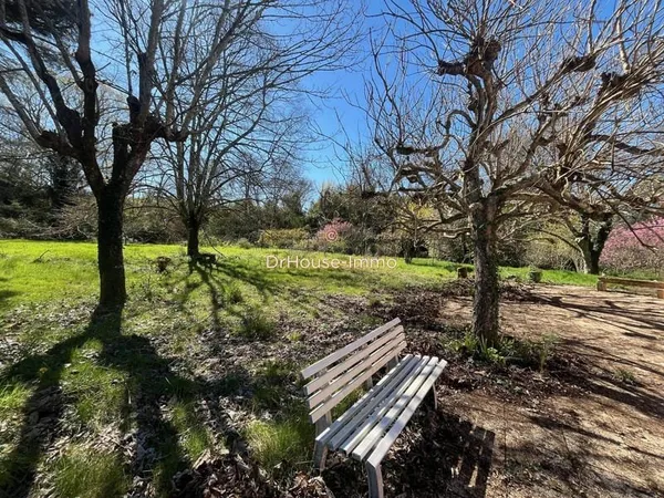 GRADIGNAN Maison en pierre de 140 m² sur une parcelle de 4634 m²
