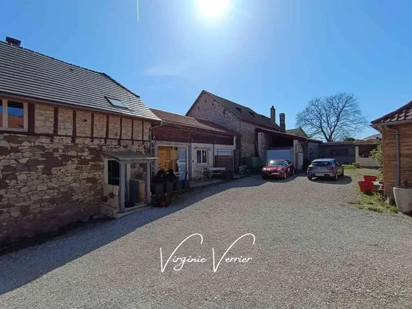 Corps de ferme 155 m² + gites + piscine sur 2.697 m² terrain - 19520 Cublac