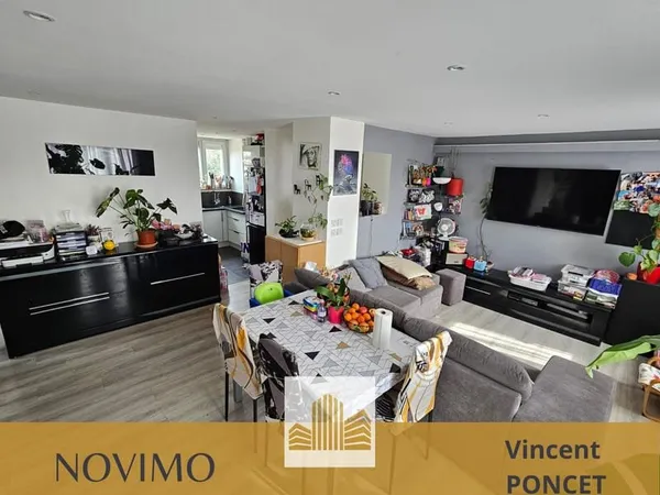 Appartement T3 en dernier étage avec stationnement collectif