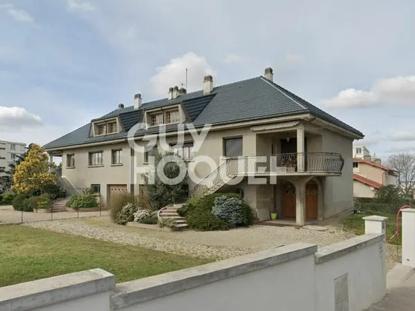 Immeuble Venissieux 16 pièce(s) 273 m2