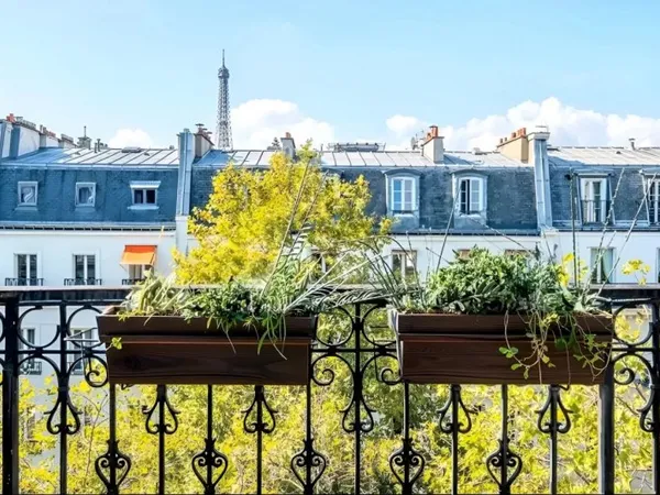 Paris 7 - La Tour Maubourg - Appartement d'exception - Etage éle