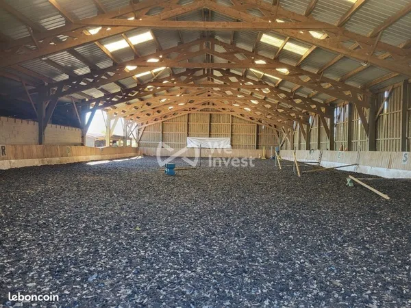 Local 800 m² Marles-en-Brie