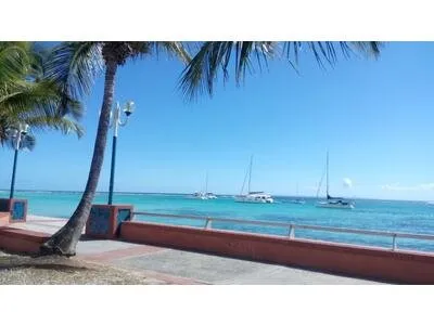 MAISON DE VILLE AVEC PISCINE A PROXIMITE DE LA PLAGE