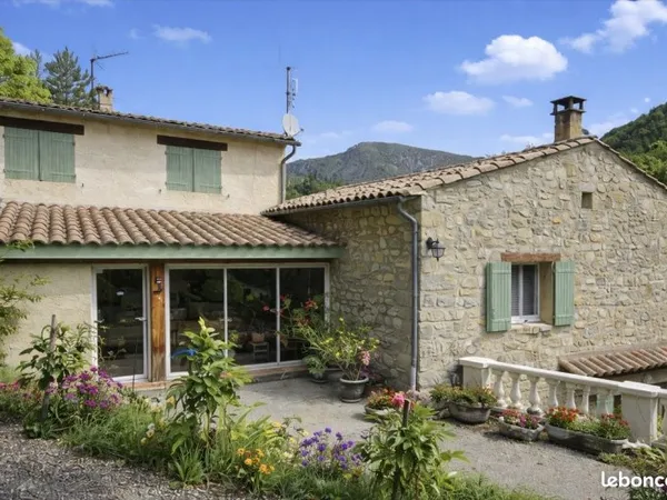 Propriété 8 pièces 186 m²