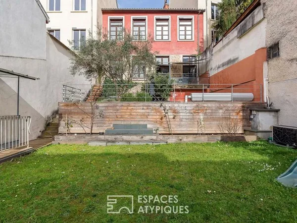 Maison ancienne avec jardin et piscine