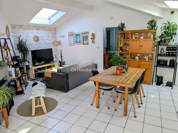 Maison d'habitation avec une chambre idéalement située.