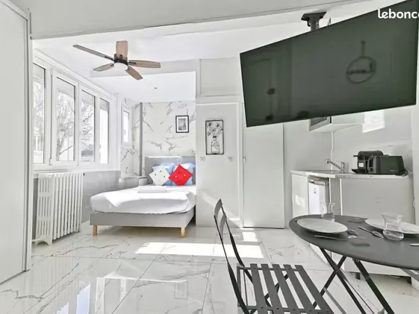 👉 Studio meublé 4 couchages - refait à neuf - Les Lilas -