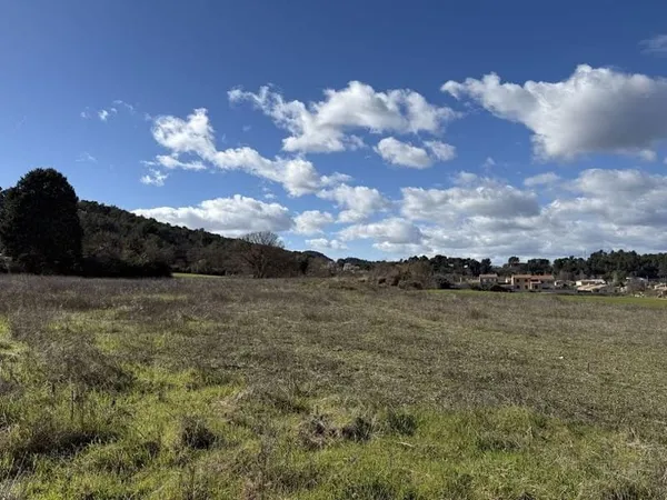 Terrain 740 m²