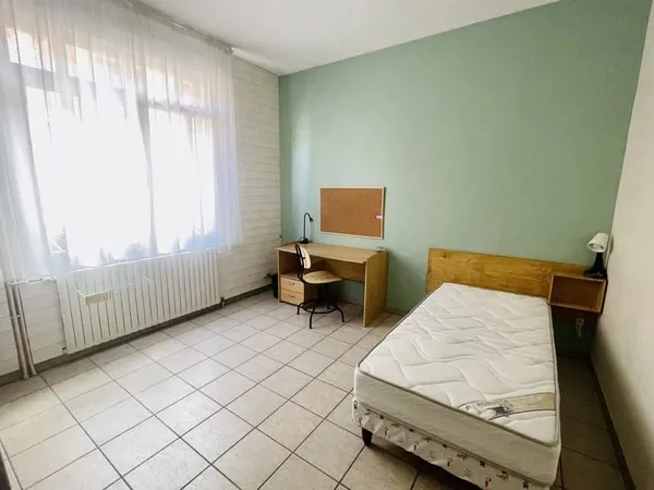 PROCHE COLISEUM - CHAMBRE ÉTUDIANTE - MODERNE ET MEUBLÉ - TERR