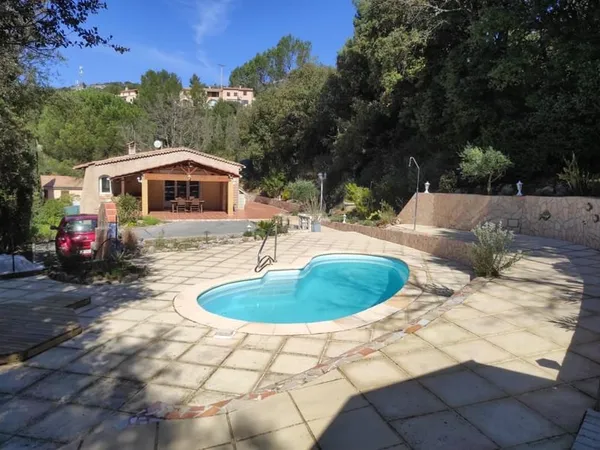 Maison garage et studio avec Piscine,