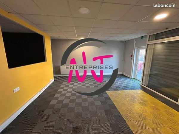 Bureaux 595 m² SAINT PAVACE